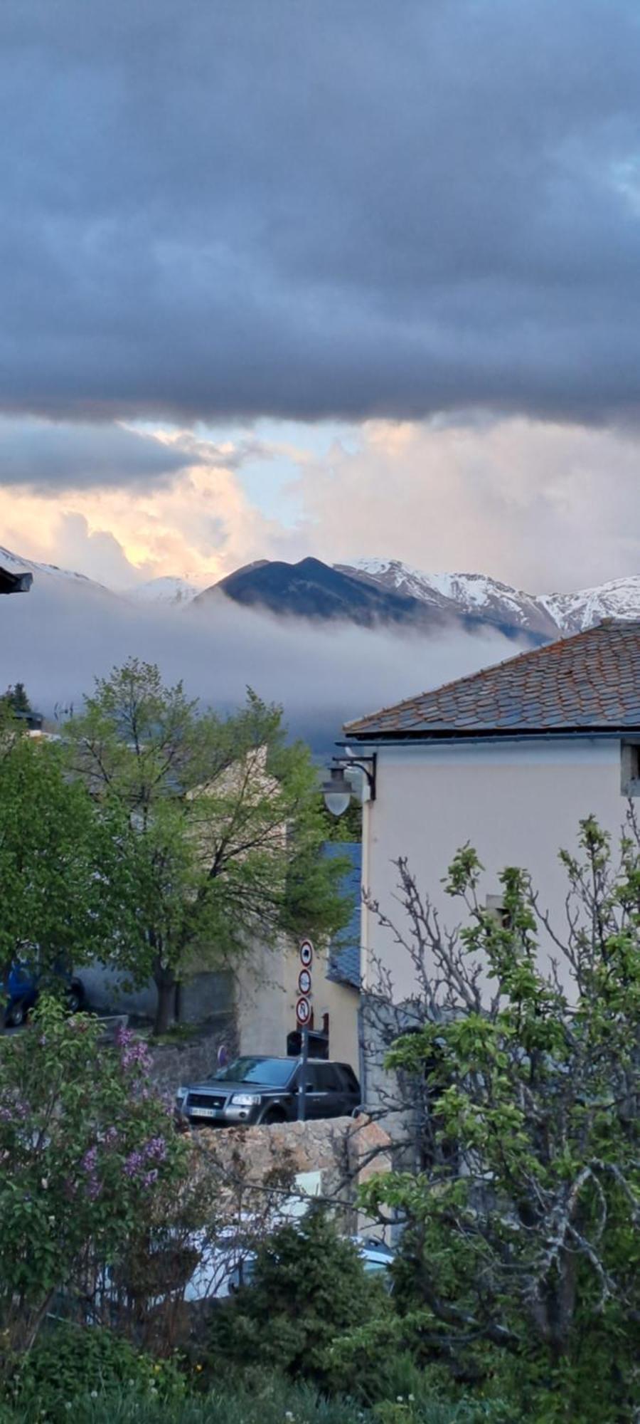 Le Grenier Des Moineaux Bed & Breakfast Font-Romeu-Odeillo-Via Dış mekan fotoğraf